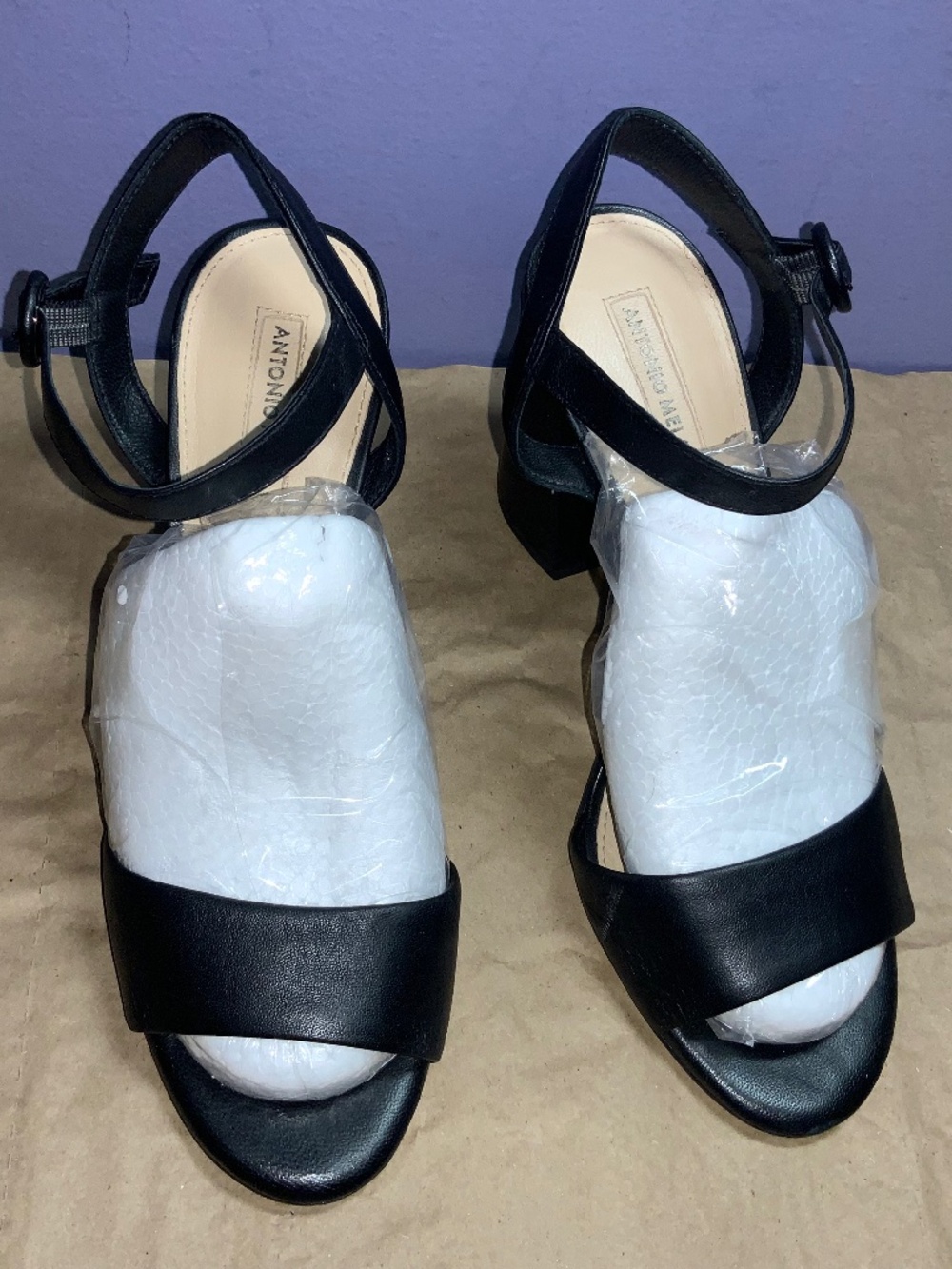 Antonio Melani Shaylen black leather open toe heels Sz 7 strappy buckle